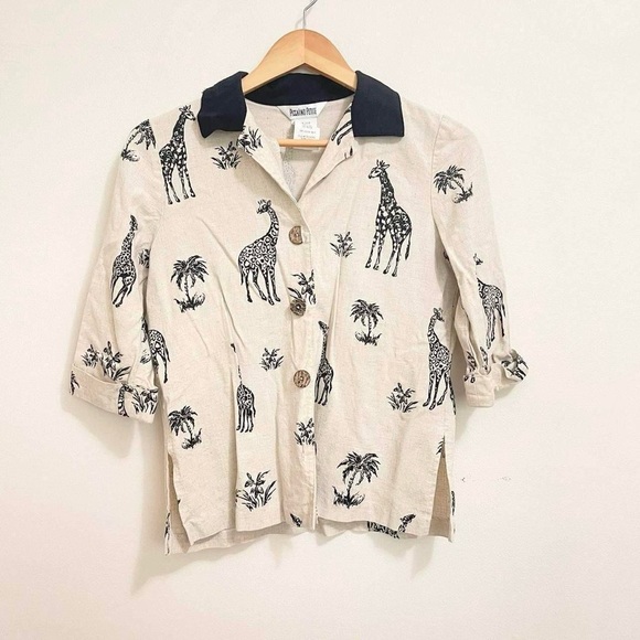 Tops - Vintage 70s giraffe print button up short sleeve shirt